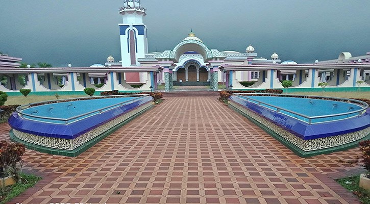 Mosque Complex Garden